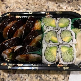 Avocado & Cucumber Roll