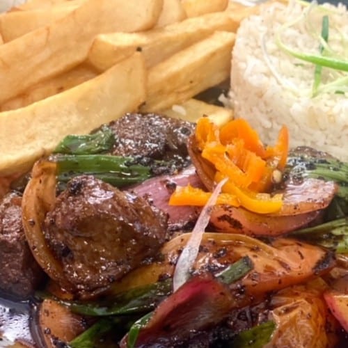 Lomo Saltado.