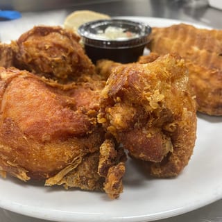 4 PC Chicken Dinner w/Slaw,Bread,Wedges