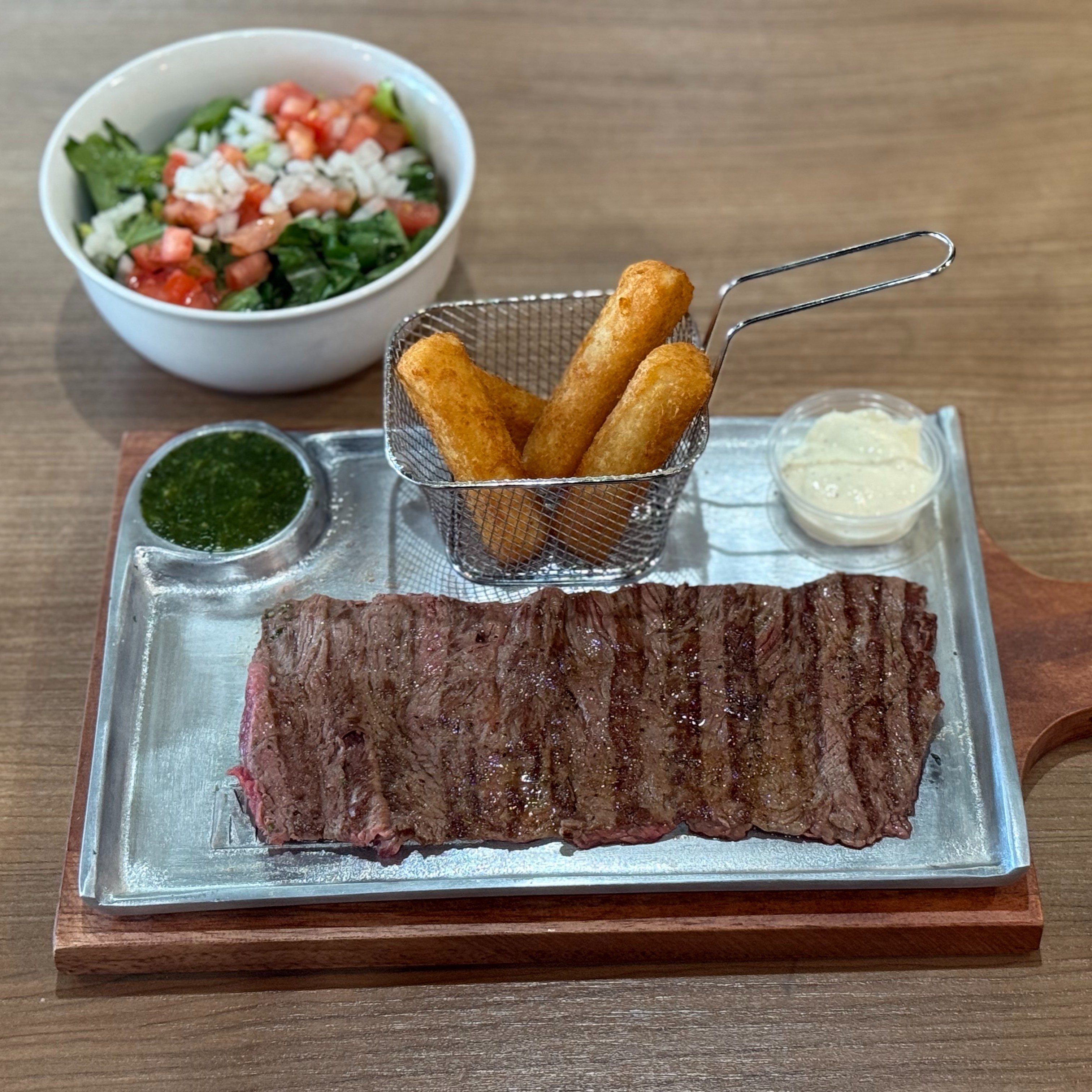 Especial 10: Half Pound Grilled Steak (Carne a La Parrilla).