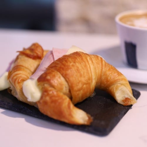 Medialunas Especiales.