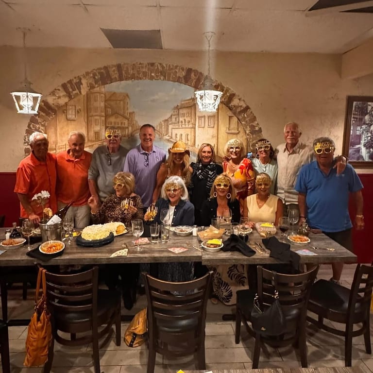 Cozy Dining, Great Company🍽️