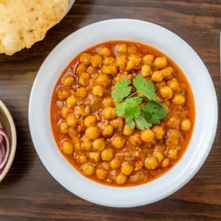 Chole with 2 Amritsari Kulcha