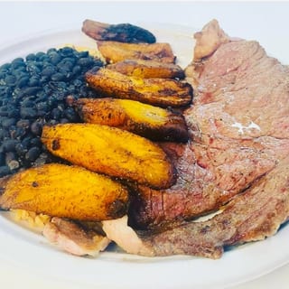 Carne Asada con Plátanos Fritos (Sweet Plantains)