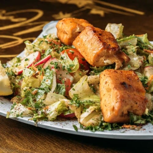 Grilled Salmon Salad سلطة سلمون مشوي.