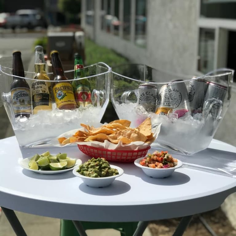 Signature Dishes & Refreshing Drinks