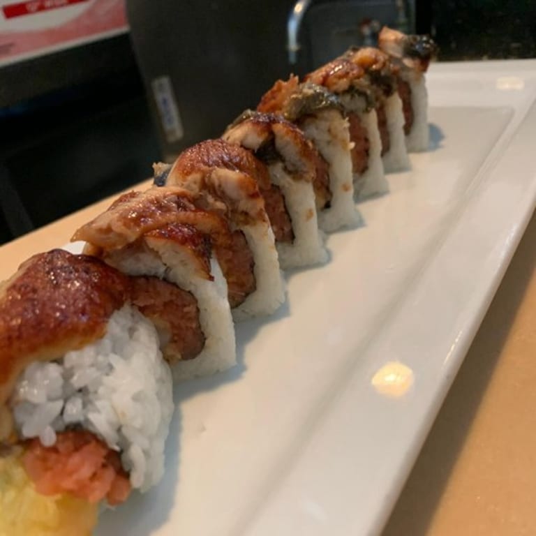 Spicy Tuna Roll: A Sushi Sensation