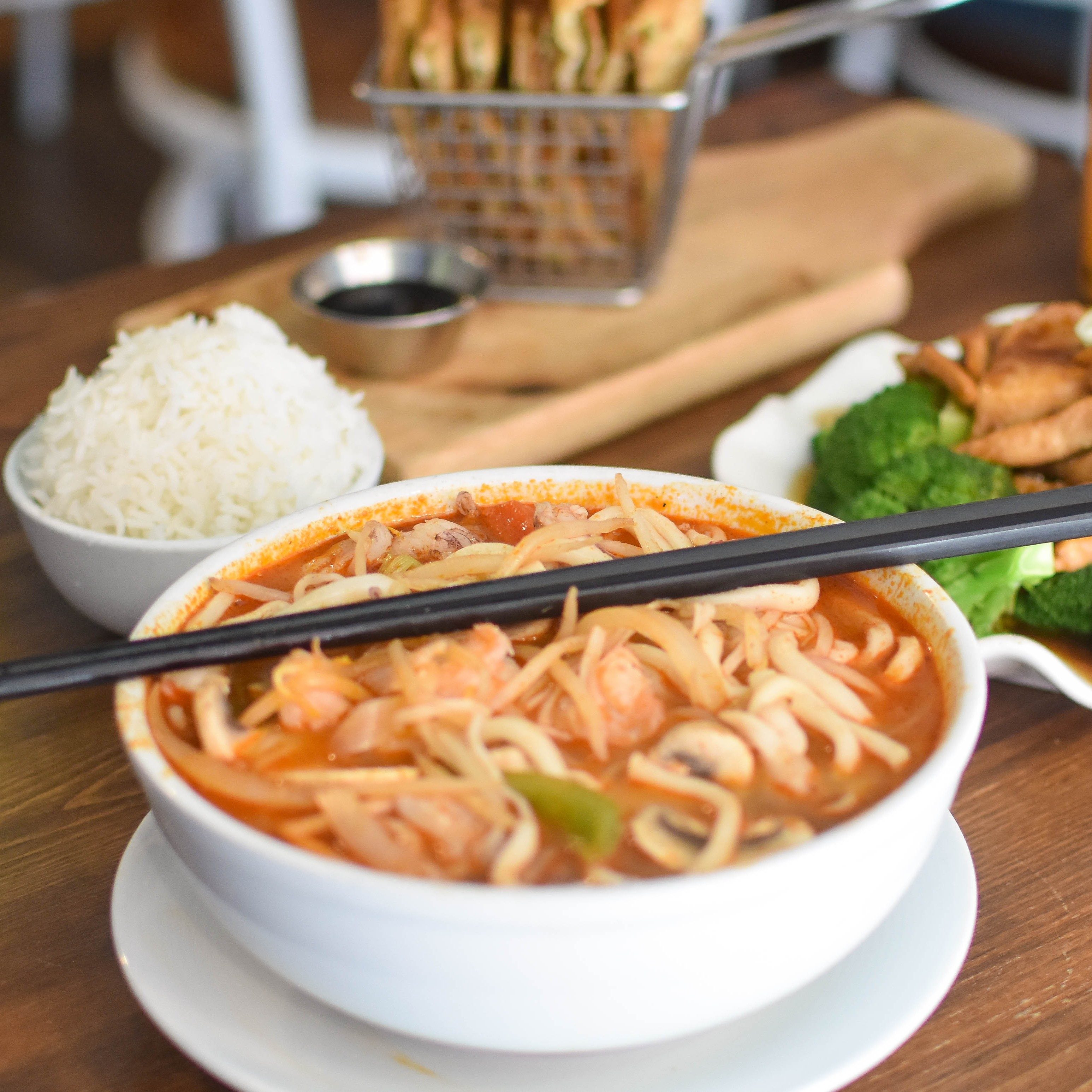 Tom Yum Udon Soup W/ Seafood 海鮮冬陰功烏冬.