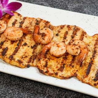 Pechuga Al Grill Con Camarones