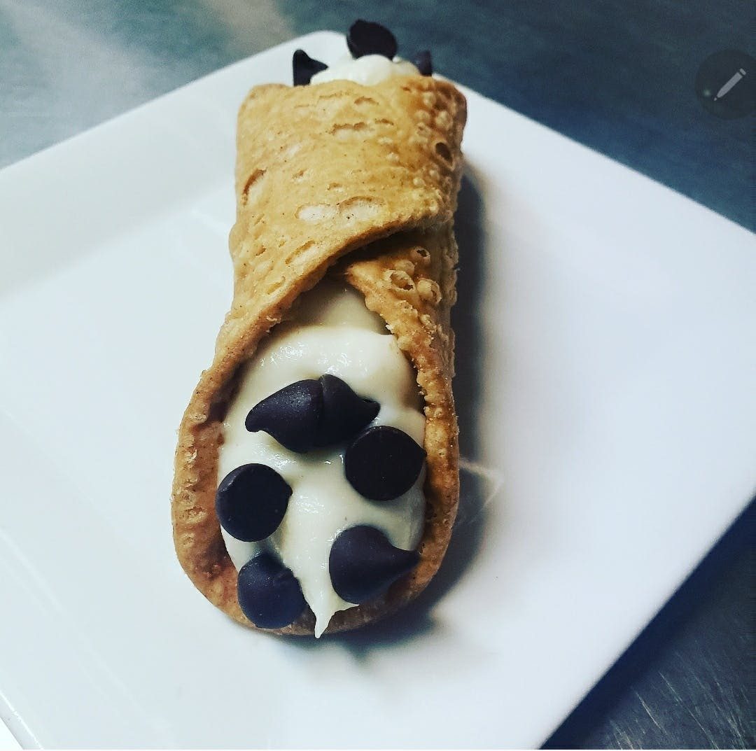 Cannolis.