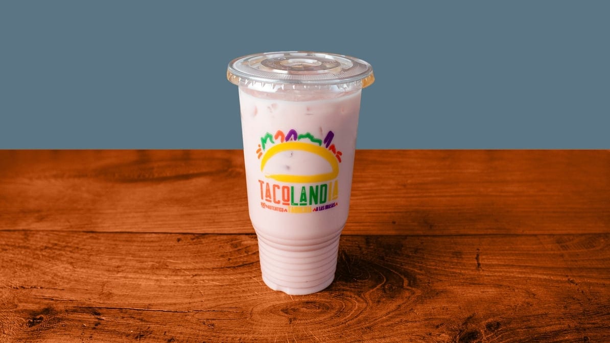 Bebida De Fresa Grande / Large Strawberry Drink.
