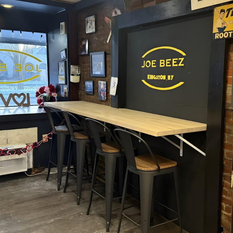 The Vibe at Joe Beez