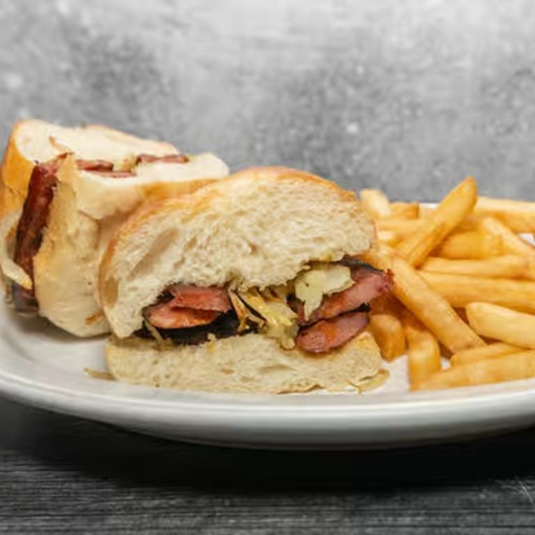 Delicious Chicken Sandwiches: A Crowd Favorite