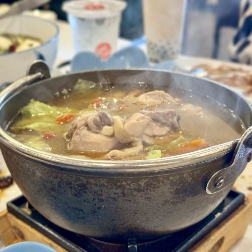 H14. Drunken Chicken with Sesame Oil Pot 麻油燒酒雞鍋.