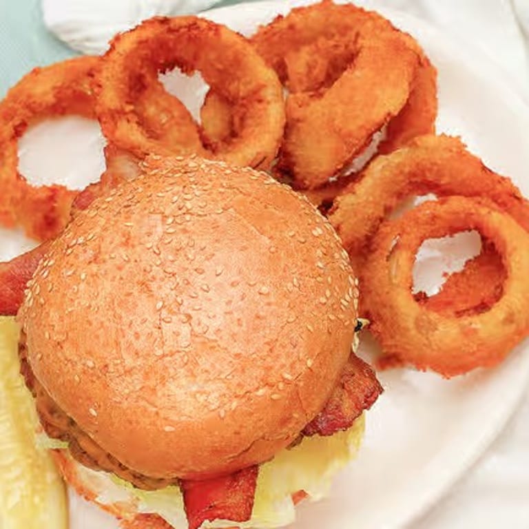 Burger Bliss: American Classics and Veggie Varieties