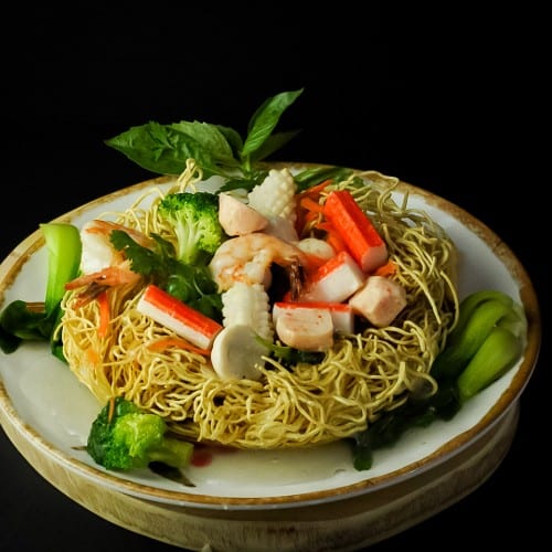 37D Combo Seafood Chow Mein.