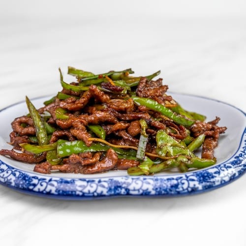 小椒牛肉丝 Stir Fry Beef with Chili.