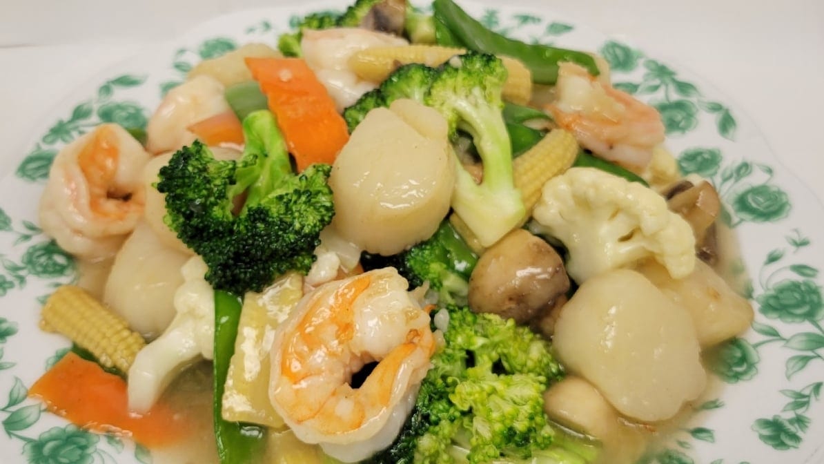 Prawn and Scallop Deluxe.