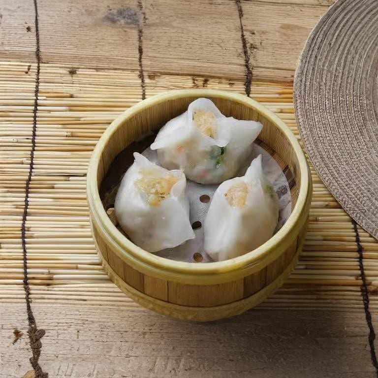 Steamed Phoenix Scallop Dumplings / 瑤柱鳳眼餃.