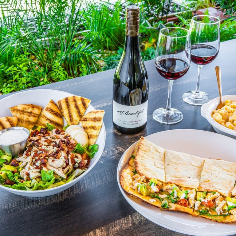 🍹 Happy Hour at Garden of Eat’n: Mon-Fri 2-5 PM