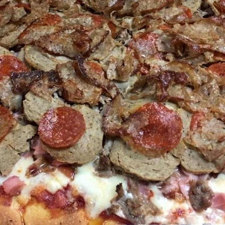 Meat Lovers Pizza: A Carnivore's Delight