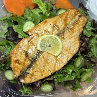 Grilled Salmon Salad