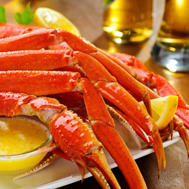 Snow Crab Legs & Shrimp Boils Begin at 5PM Daily