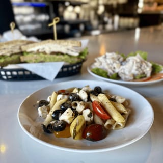 MOZZ + PENNE PASTA SALAD BULK - 32oz