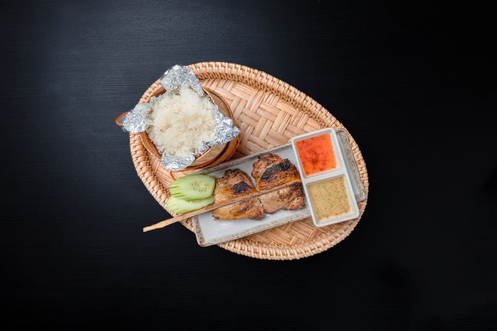 Com 3 - Chicken Thigh Skewer Combo  ປີ້ງໄກ່.