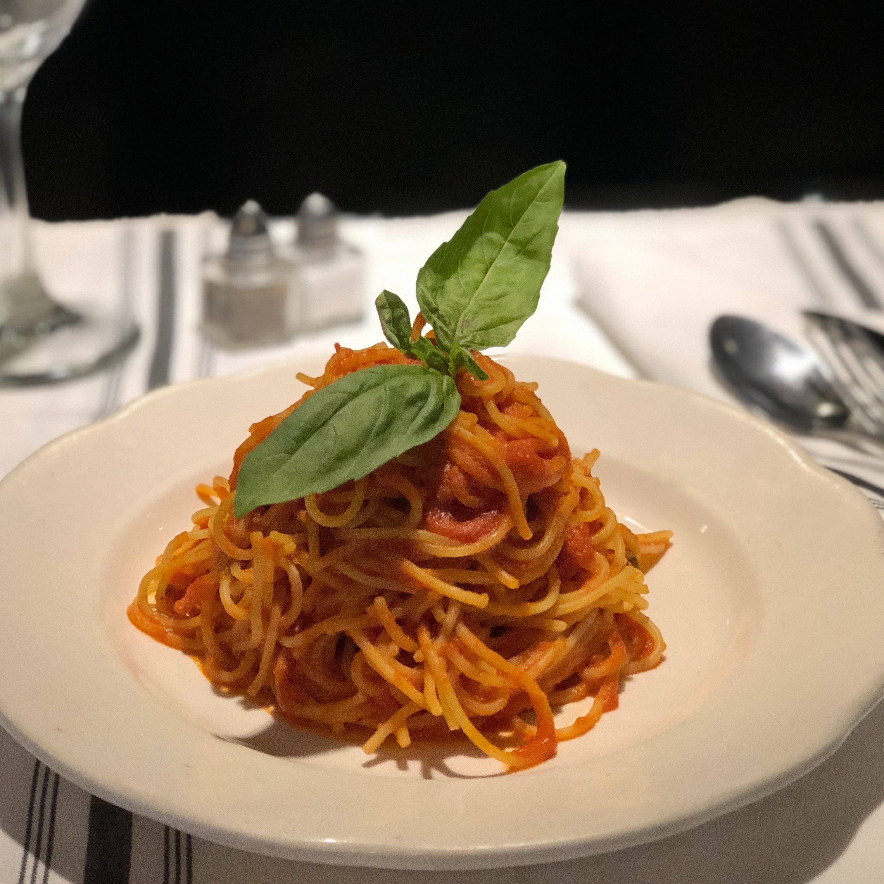 Spaghetti Pomodoro E Basilico.
