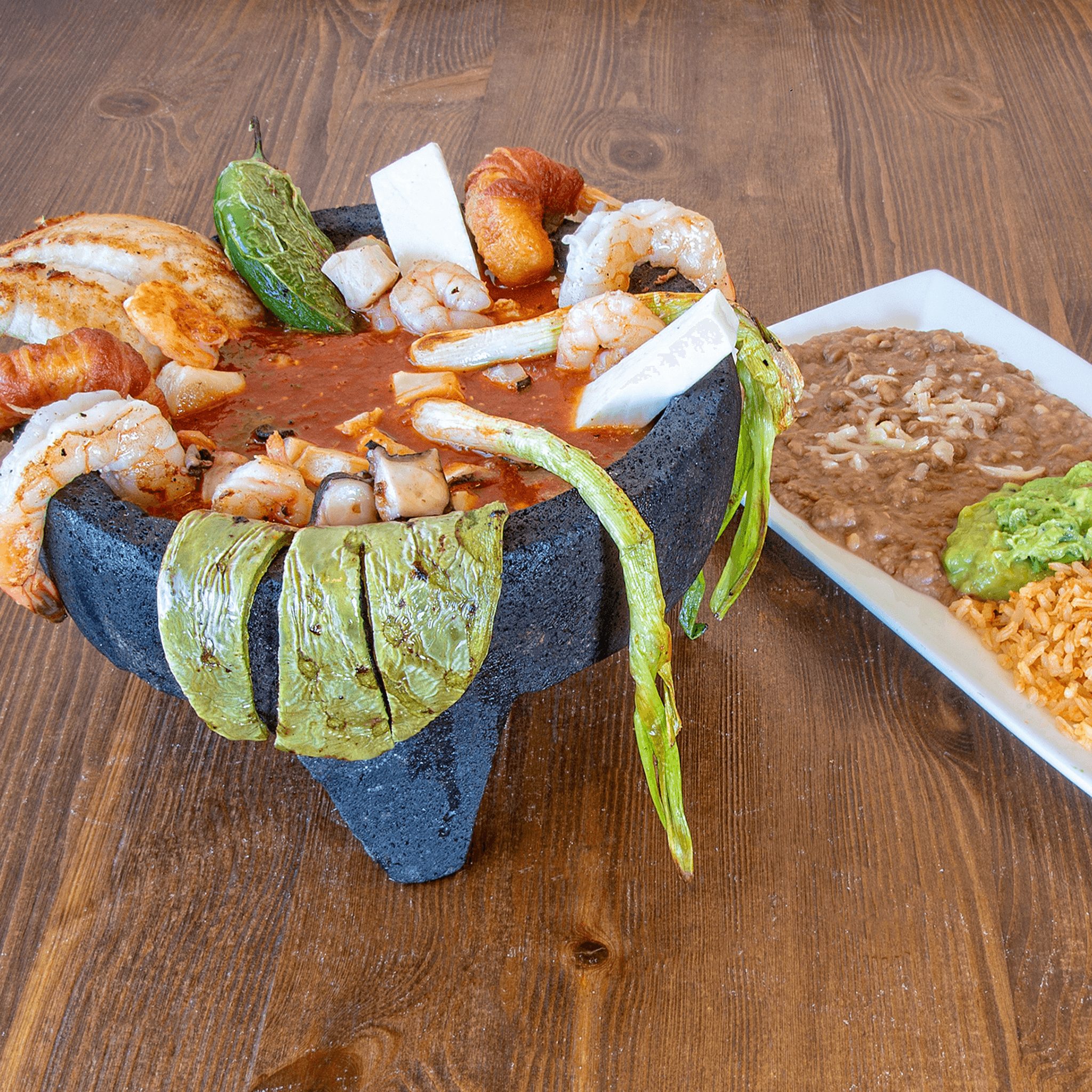 Molcajete de Mariscos Caliente (Seafood hot).