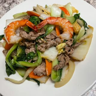 13. Mì Xào Tôm, Thịt - Shrimp & Beef With Egg Noodle