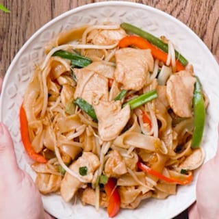 Chicken Chow Fun (Pan Fried Rice Stick)