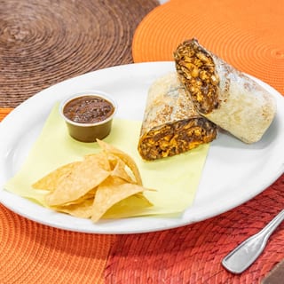 Burrito - Pollo en Mole Poblano