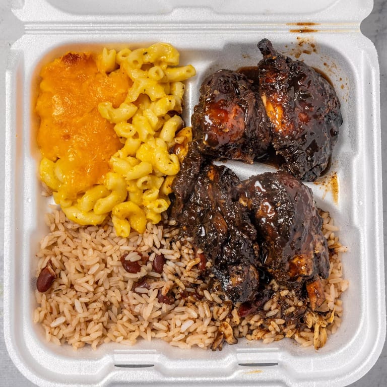 Explore Our Jamaican Favorites 🍛