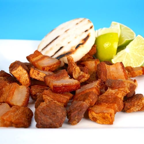 Chicharron Con Arepa grande Frita o Asada.