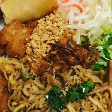 R11. Combination Vermicelli Bowl.