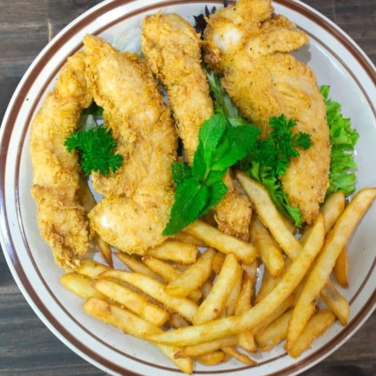 Crave-Worthy Chicken Fingers: A Diner Favorite