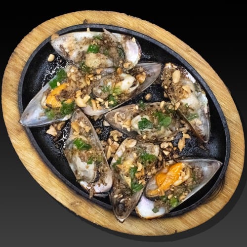 Mussels Grilled with Butter & Fried Shallots.