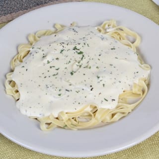 Fettuccine Alfredo (Family Feast)