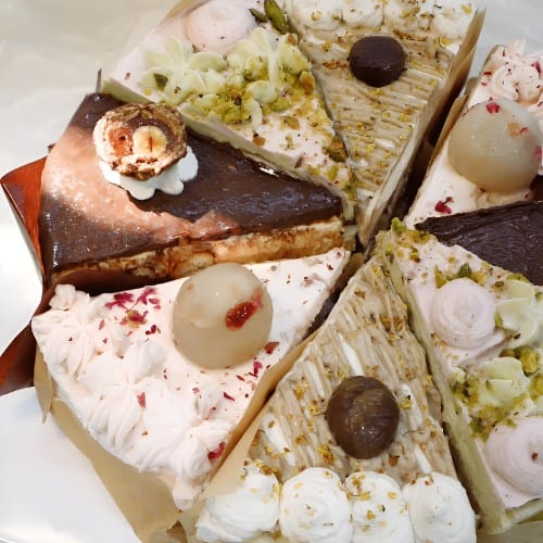 8 Inch Assorted Cake Platter In Gift Packaging (8 Slices) 8寸什锦蛋糕拼盘（8块）.