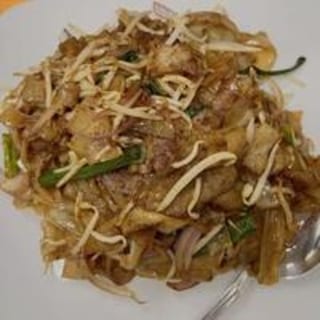 Beef Stir Fried with Flat Rice Noodles