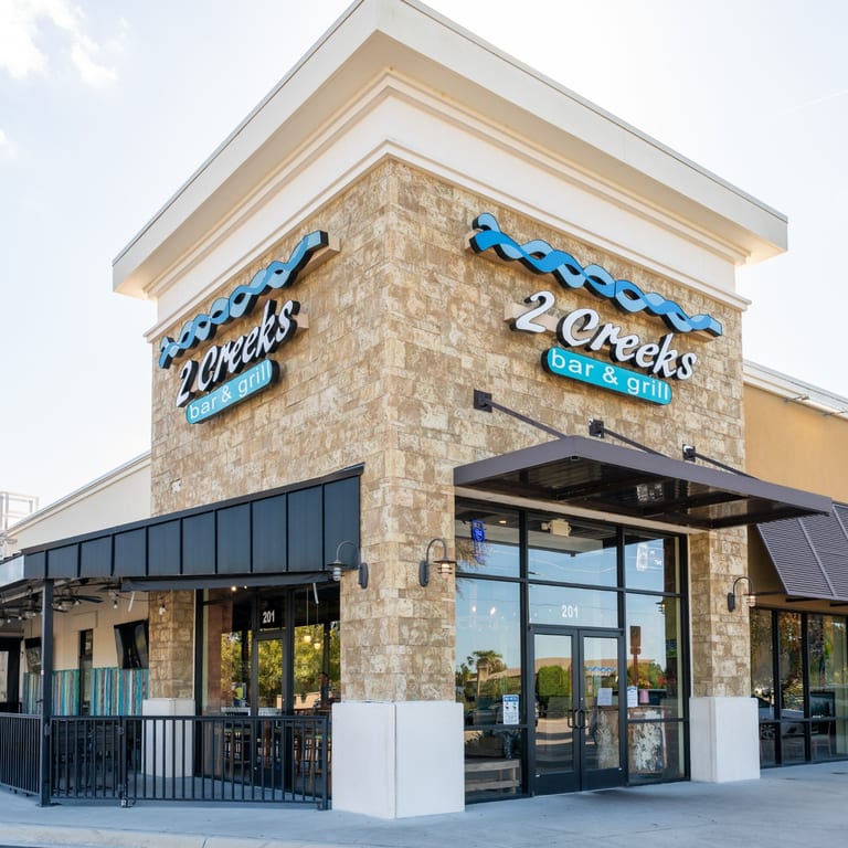 Welcome to 2 Creeks Bar & Grill