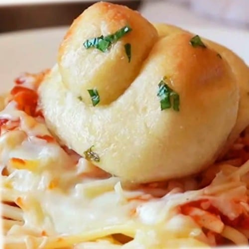 Kids Spaguetti + 3 Garlic Knots.