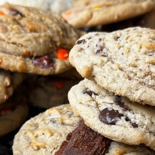 Oat Chocolate Chunk or Walnuts Cookie.