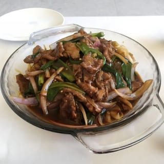 Mongolian Beef (蒙古牛)   