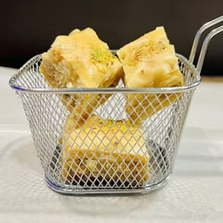 Walnut/Pistachios Baklava (2Pcs)