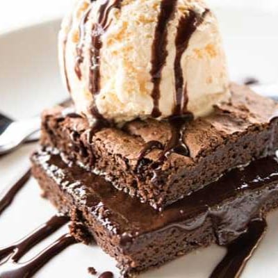 CHOCOLATE BROWNIE WITH ICE CREAM.