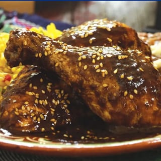 Mole, Piernas de Pollo en Mole