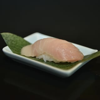 Hamachi Nigiri